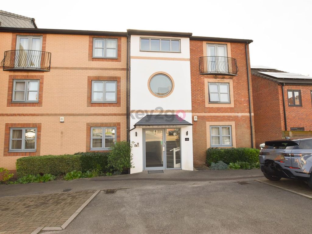 1 bed flat for sale in Normanton Spring Close, Sheffield S13, £120,000