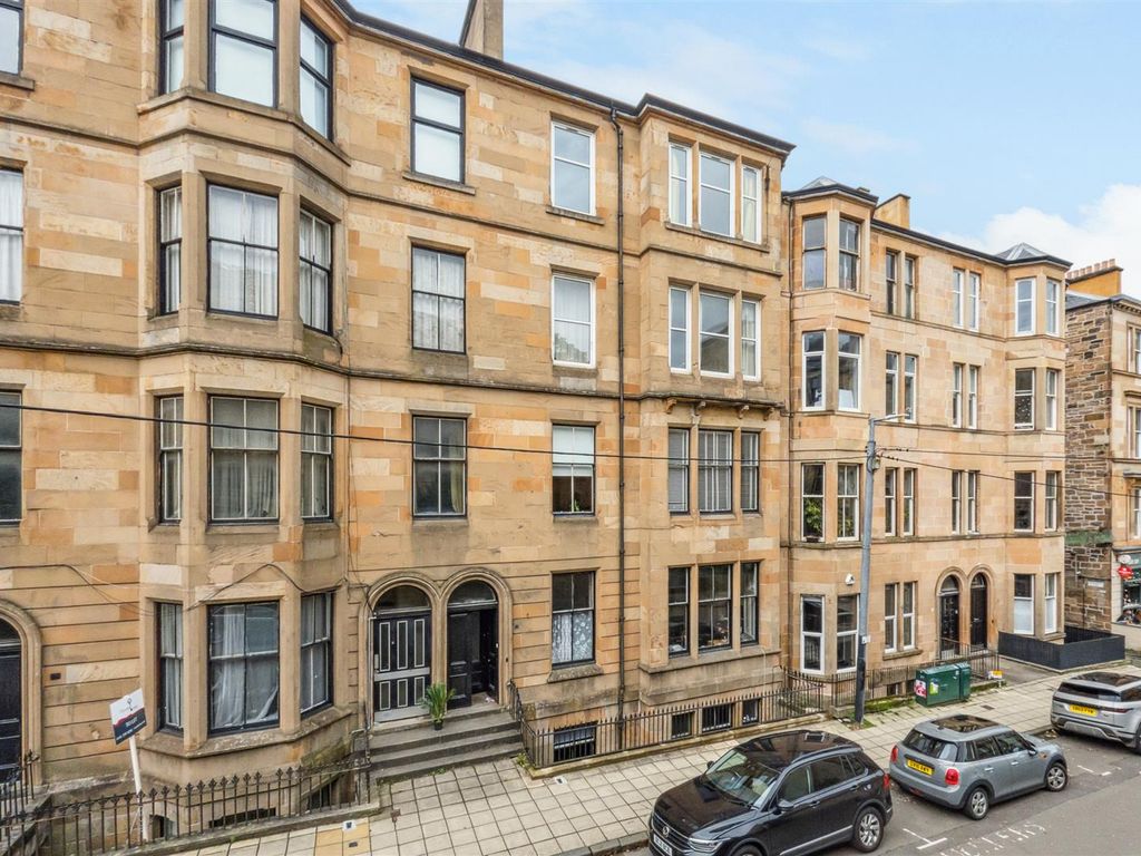 3 bed flat for sale in Kersland Street, Glasgow G12, £310,000