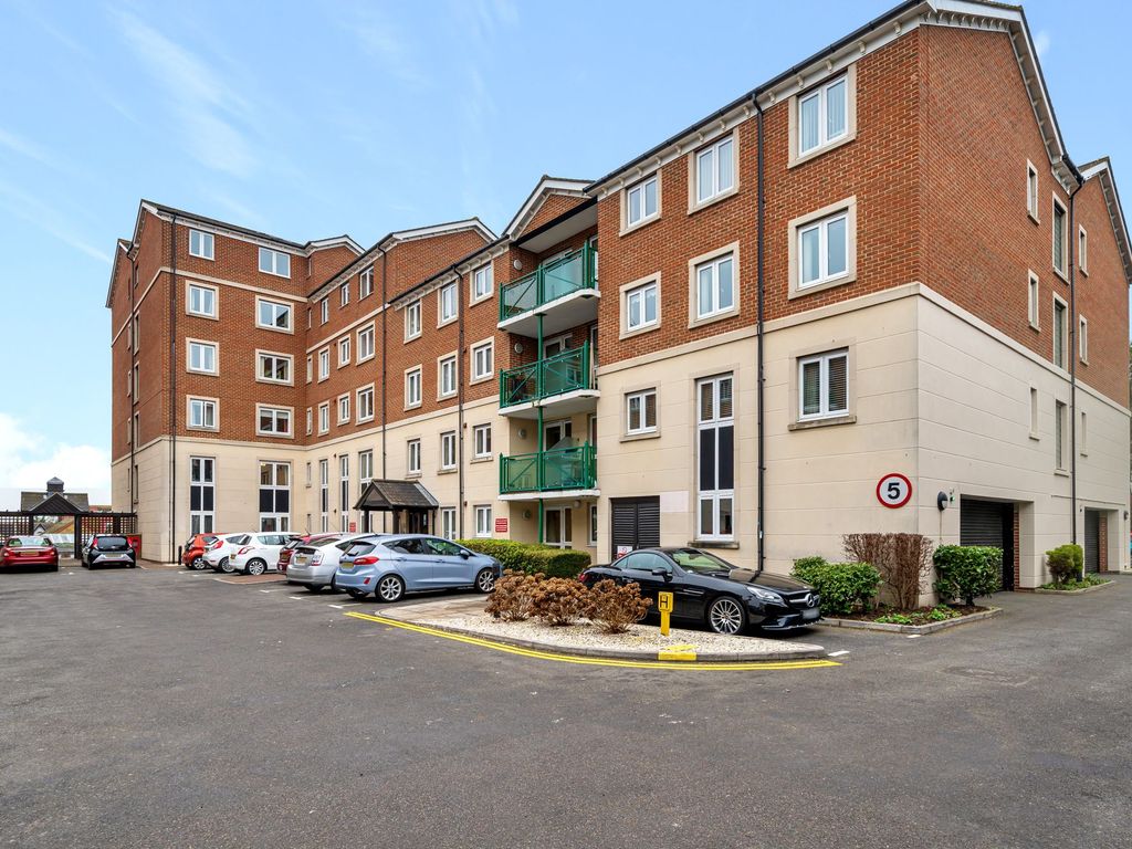 1 bed flat for sale in Hamlet Court Road, Montague Court SS0, £130,000