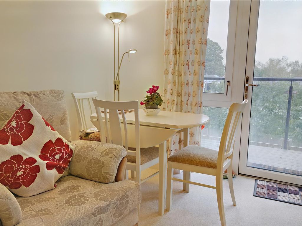 1 bed flat for sale in Llys Isan, Llanishen, Cardiff CF14, £265,000