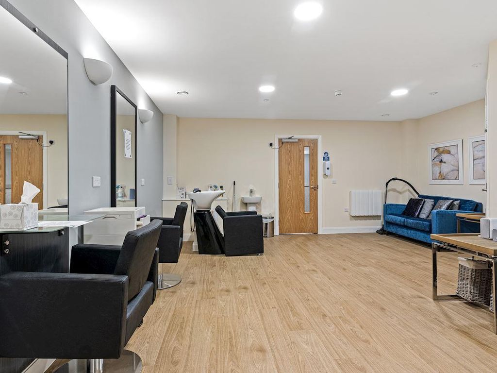 1 bed flat for sale in Llys Isan, Llanishen, Cardiff CF14, £265,000