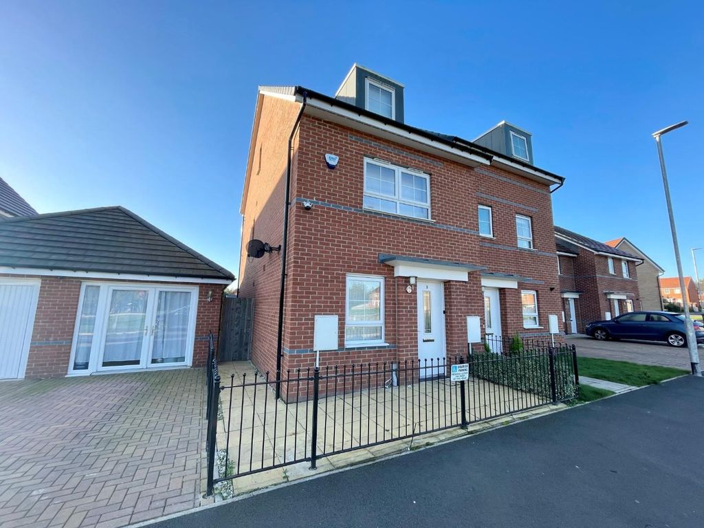 4 bed property for sale in Gibson Road, Stockton-On-Tees TS20, £199,950