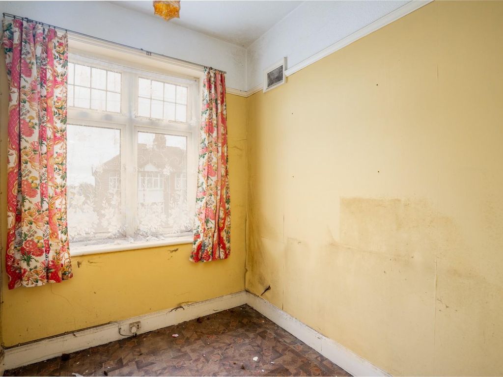 3 bed semi-detached house for sale in Malvern Avenue, York YO26, £300,000