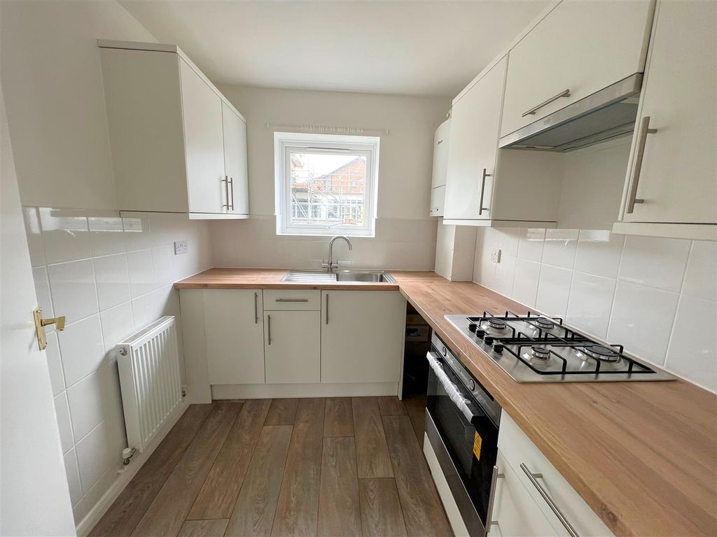 1 bed flat for sale in Tennyson Road, Freshwater PO40, £110,000