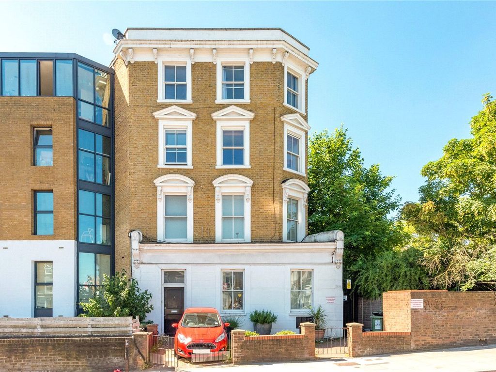 1 bed flat for sale in New Cross Road, London SE14, £275,000