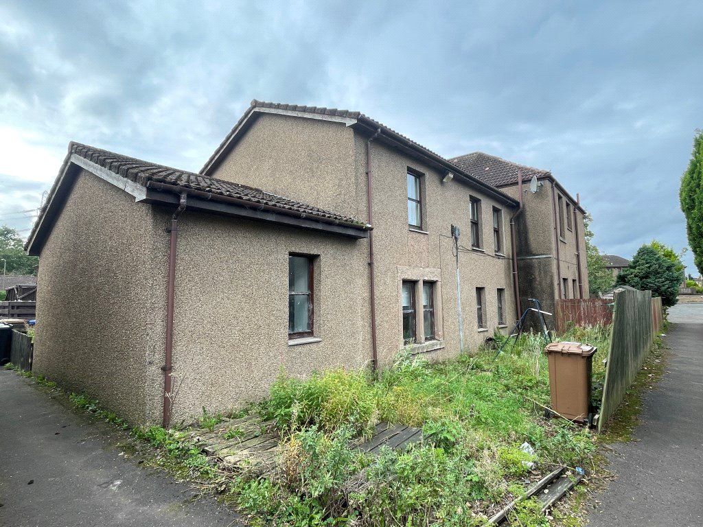 2 bed flat for sale in Earls Court, Alloa FK10, £37,000