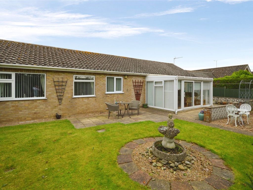 3 bed bungalow for sale in Derwent Close, North Hykeham, Lincoln, Lincolnshire LN6, £270,000