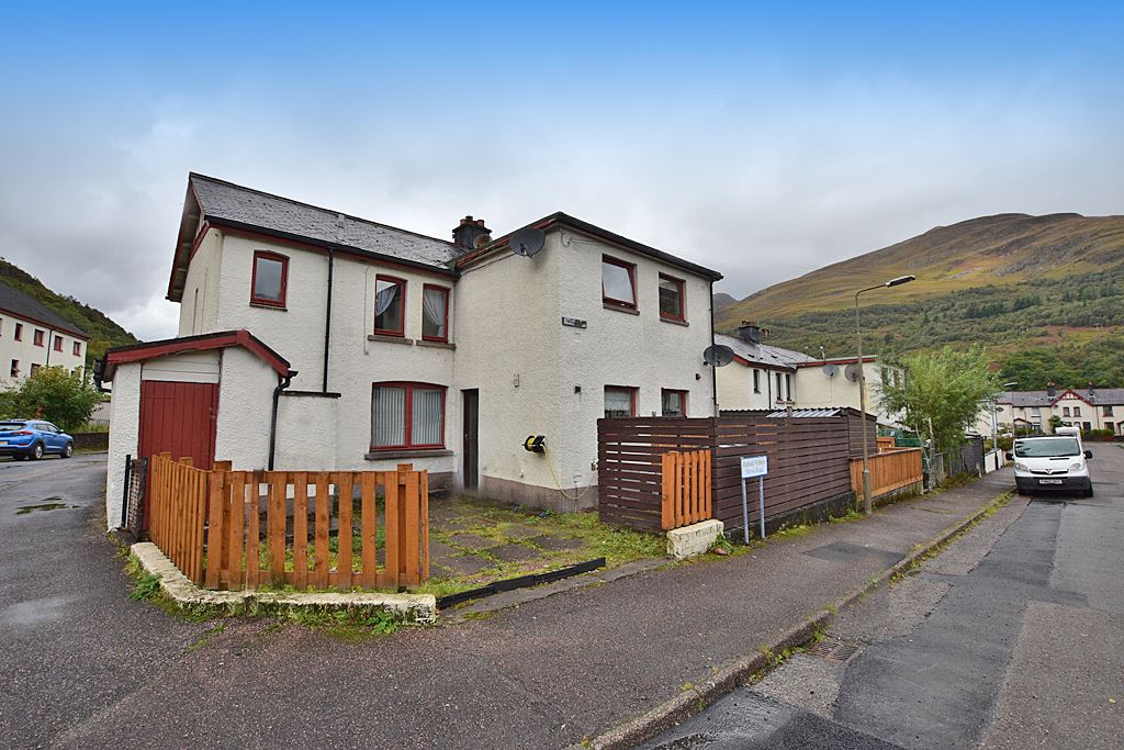 2 bed flat for sale in Nevis Road, Kinlochleven PH50, £90,000