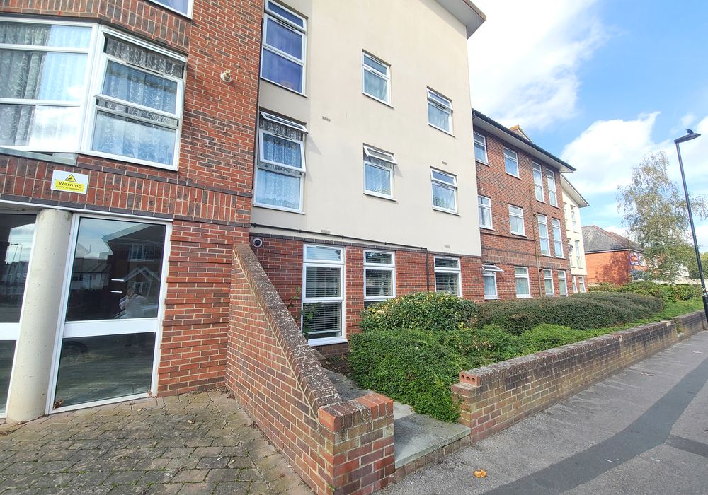 1 bed flat for sale in Rownhams Road, Southampton SO16, £80,000