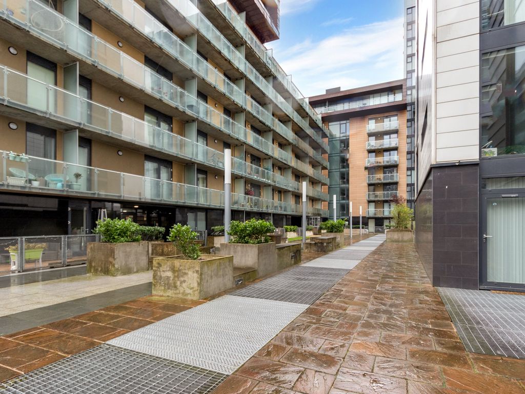 2 bed flat for sale in Glasgow Harbour Terraces, Glasgow, Glasgow G11, £185,000