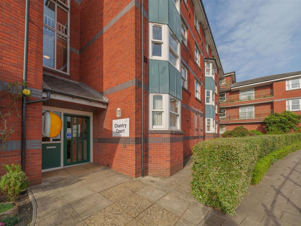 1 bed flat for sale in New Park Street, Devizes SN10, £100,000