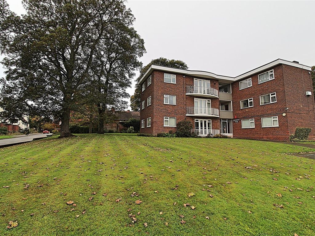 2 bed flat for sale in Hawkesford Close, Castle Bromwich, Birmingham B36, £135,000