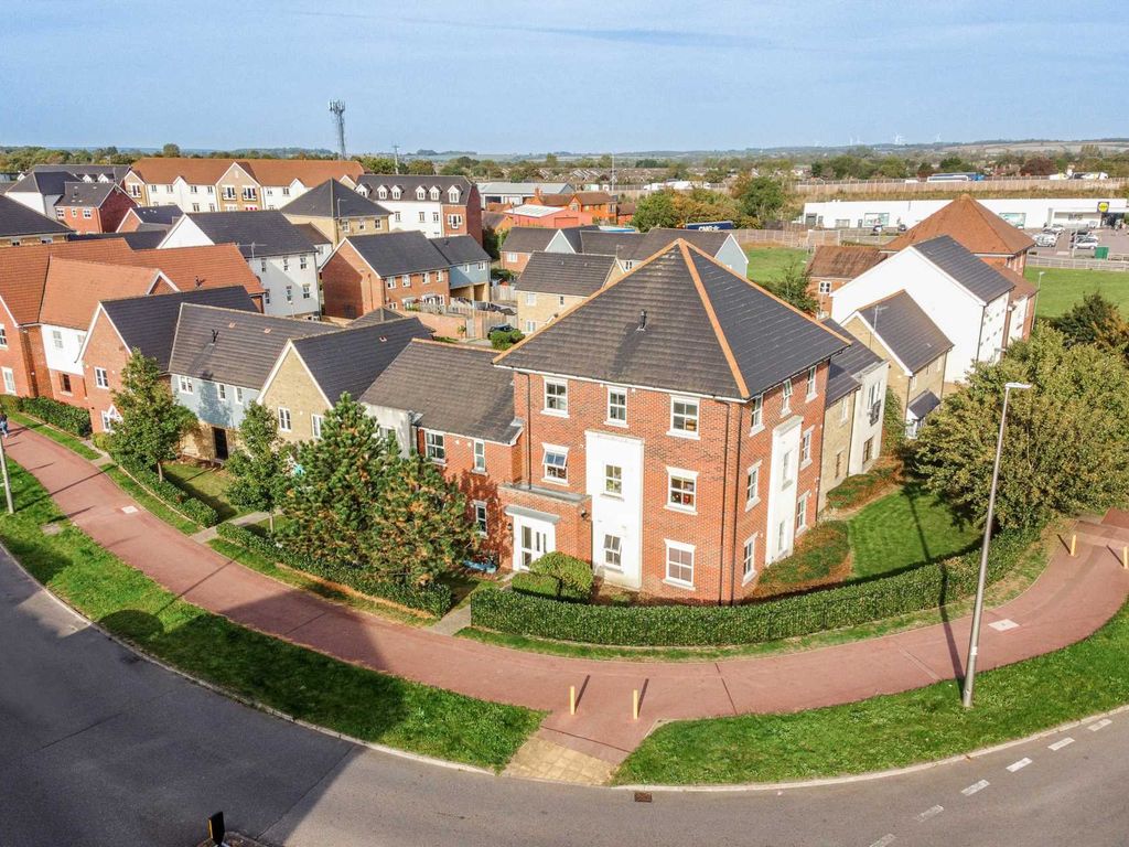 2 bed flat for sale in Rowditch Furlong, Redhouse Park MK14, £210,000