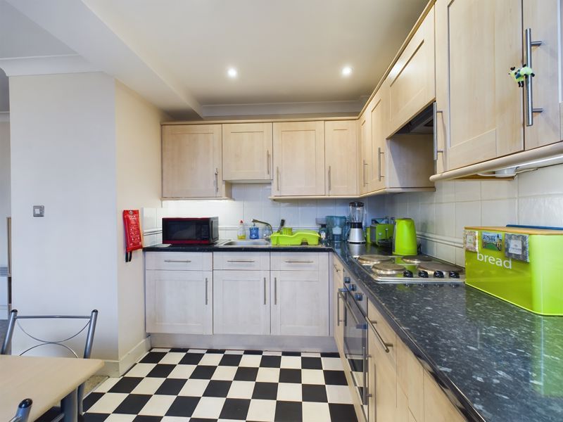 1 bed flat for sale in Commercial Road, Gloucester GL1, £140,000