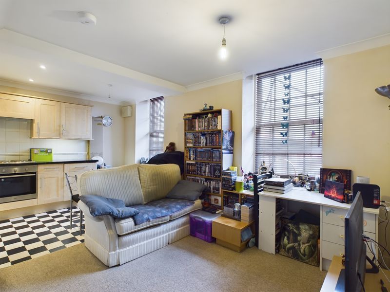 1 bed flat for sale in Commercial Road, Gloucester GL1, £140,000