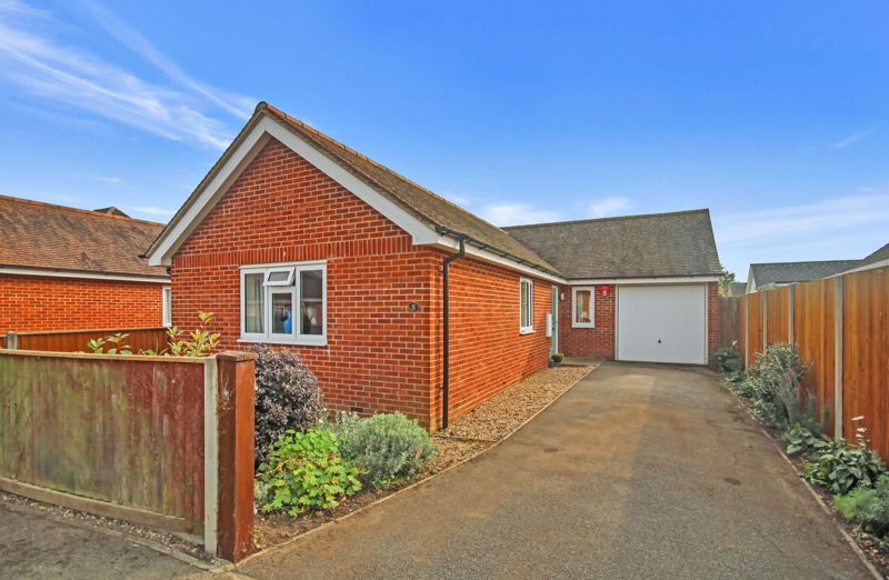 2 bed bungalow for sale in Waverley Close, Fordingbridge SP6, £310,000