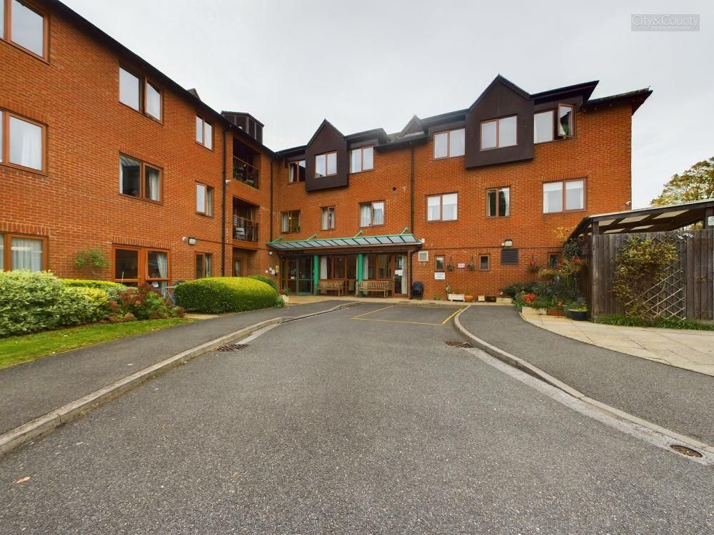 2 bed flat for sale in Cathedral Green, Crawthorne Road, Peterborough PE1, £130,000