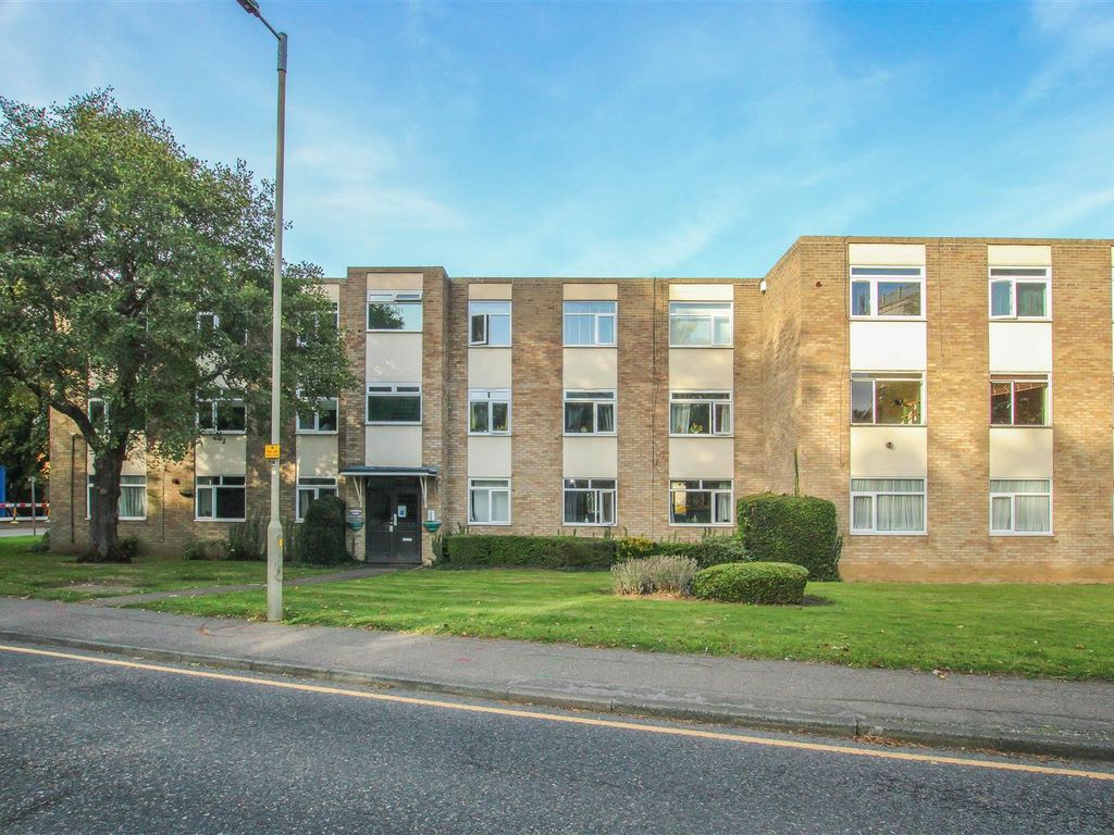 2 bed flat for sale in Eagle Way, Great Warley, Brentwood CM13, £285,000