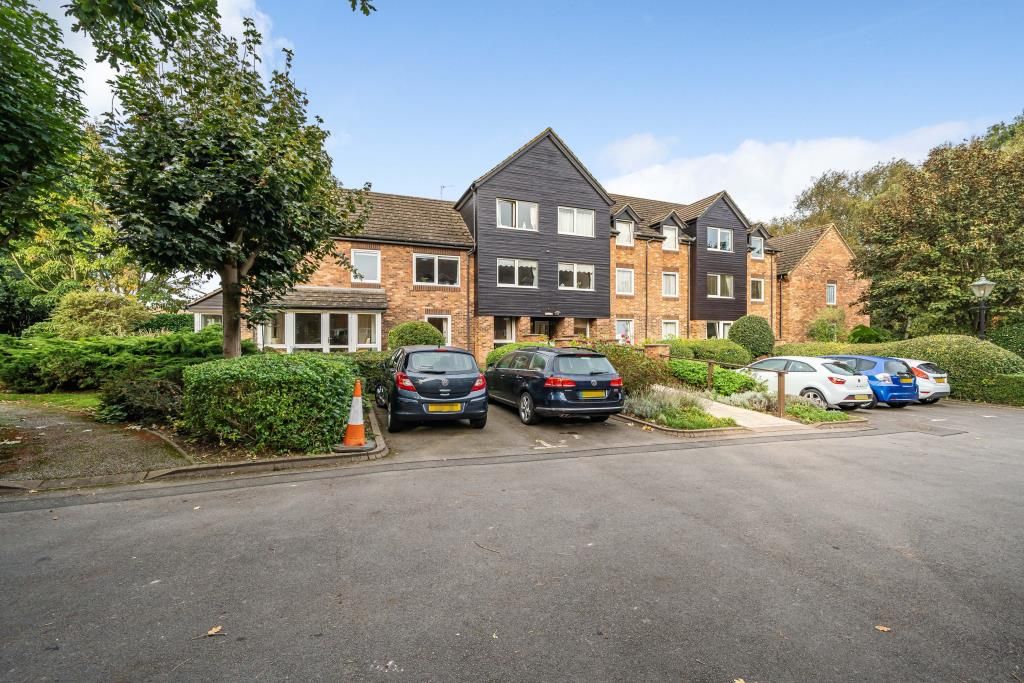 1 bed flat for sale in Cygnet Court, Abingdon OX14, £130,000