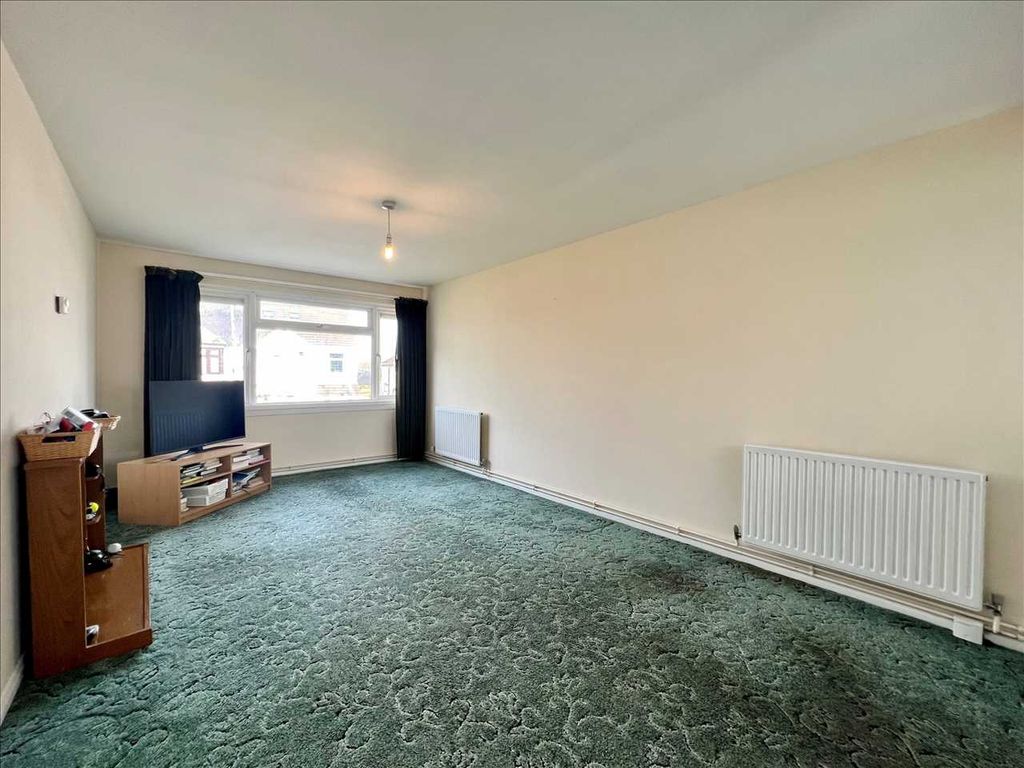 1 bed flat for sale in Eaton Road, Leigh-On-Sea SS9, £200,000