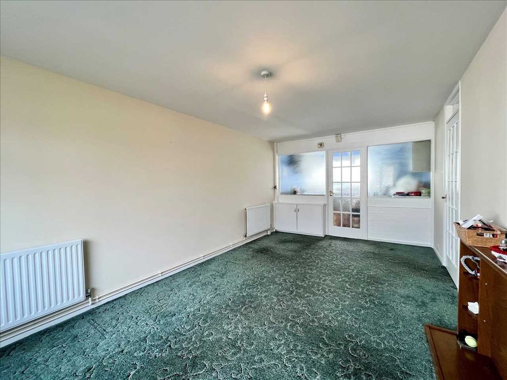 1 bed flat for sale in Eaton Road, Leigh-On-Sea SS9, £200,000