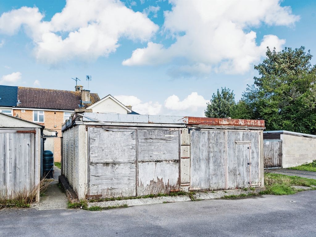 3 bed terraced house for sale in Pinnocks Place, Swindon SN2, £160,000