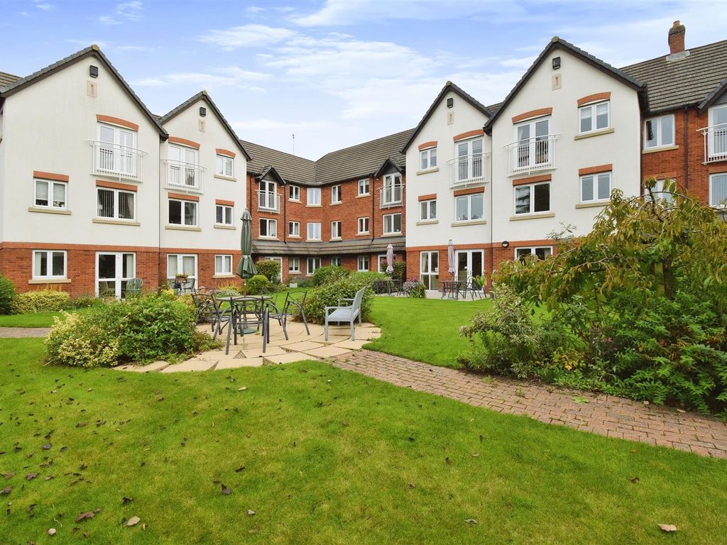 1 bed flat for sale in Rowleys Court, Sandhurst Street, Oadby, Leicester LE2, £135,000