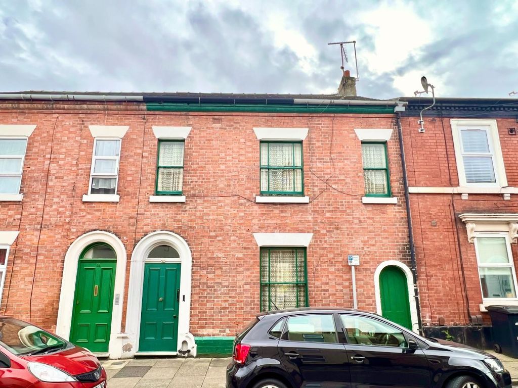4 bed terraced house for sale in Crompton Street, Derby DE1, £270,000