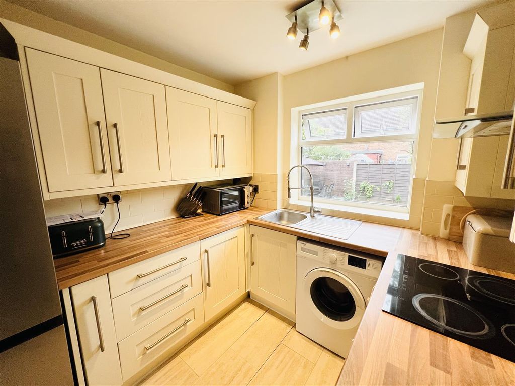 2 bed end terrace house for sale in Standford Drive, Northwich CW9, £180,000