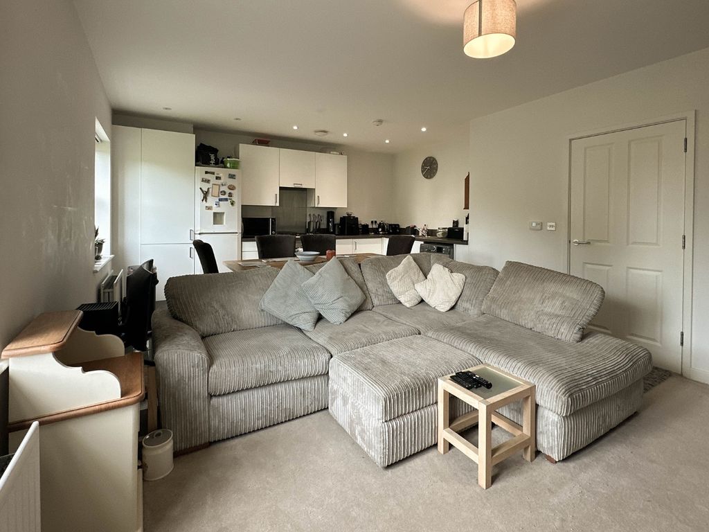 1 bed flat for sale in Ferard Corner, Warfield, Bracknell, Berkshire RG42, £76,500