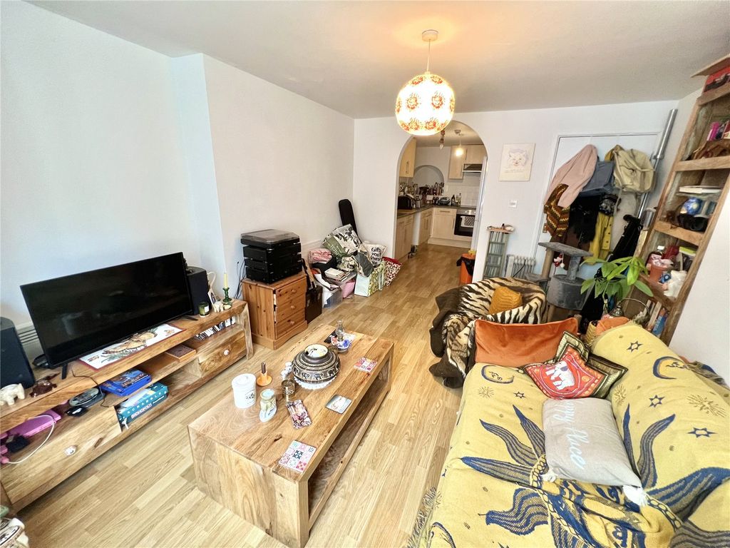3 bed flat for sale in High Street, Cardigan, Ceredigion SA43, £105,000