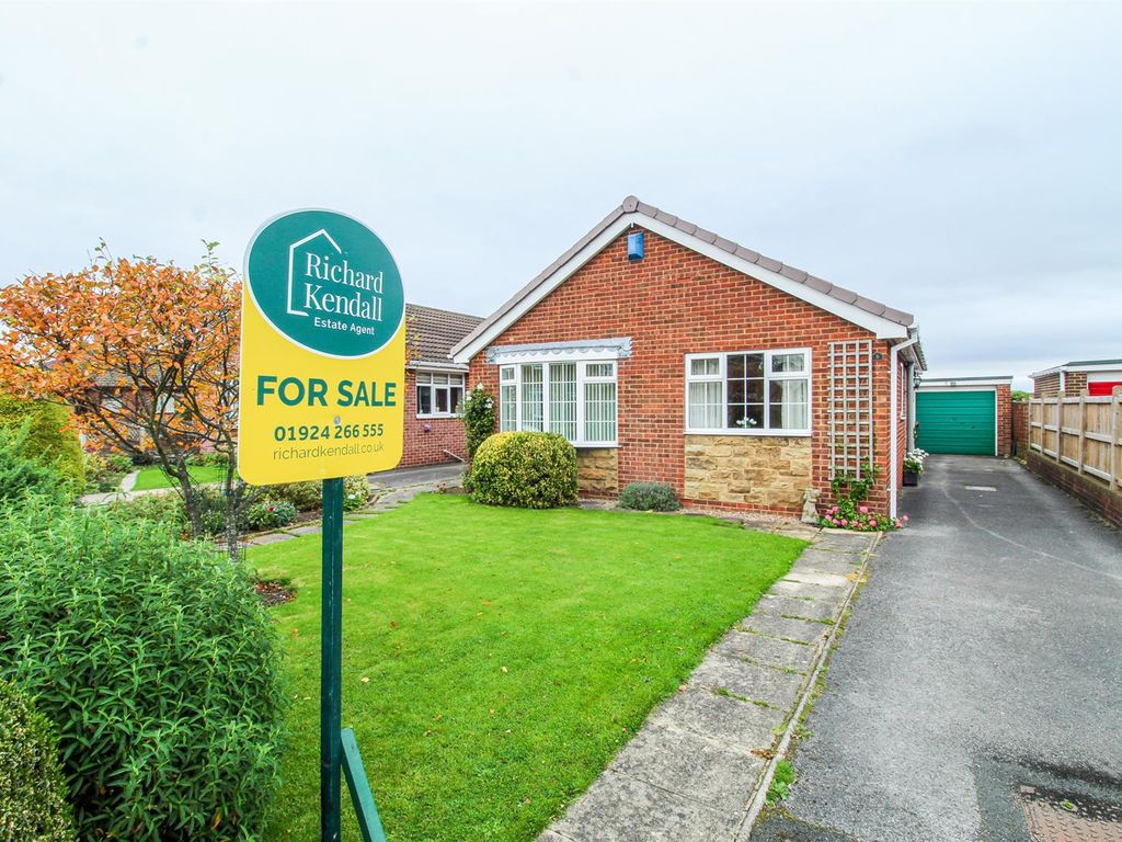 2 bed detached bungalow for sale in Danesleigh Drive, Middlestown, Wakefield WF4, £310,000