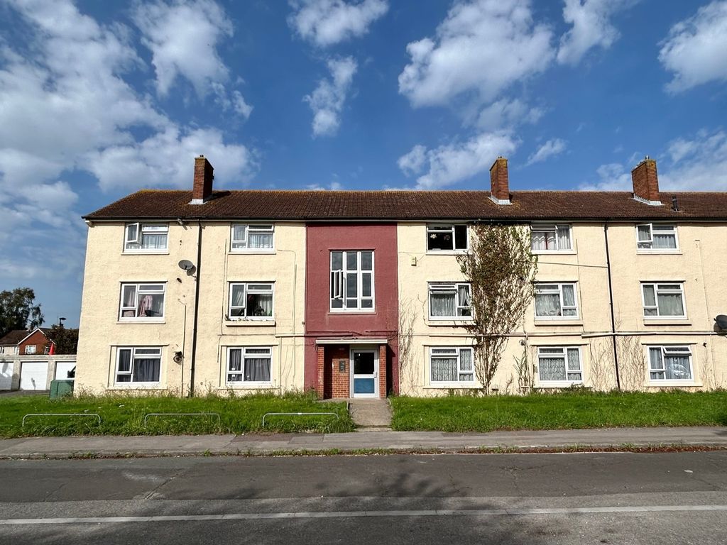 3 bed flat for sale in Chiltern Green, Millbrook, Southampton SO16, £150,000