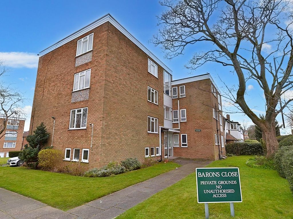 2 bed flat for sale in Barons Close, Harborne, Birmingham B17, £159,000