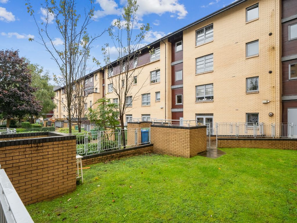 2 bed flat for sale in Errol Gardens, New Gorbals, Glasgow G5, £149,000