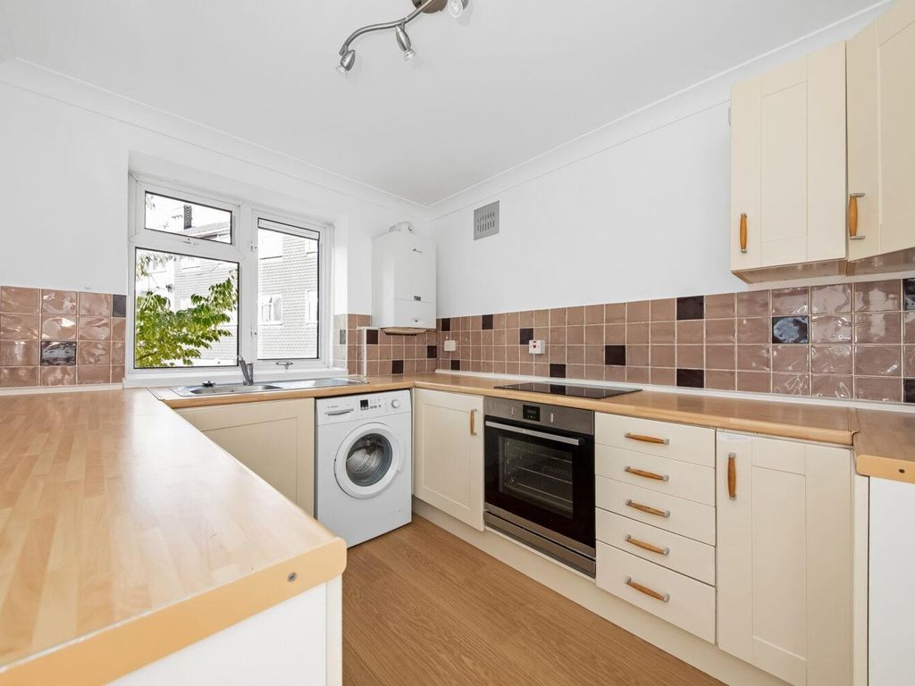 1 bed flat for sale in Anerley Hill, Crystal Palace, London SE19, £300,000