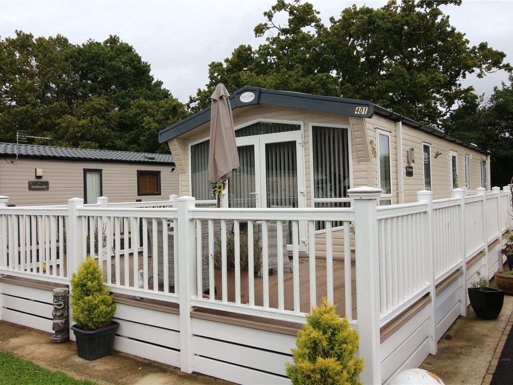 2 bed mobile/park home for sale in Hoburne Bashley, New Milton, Hampshire BH25, £28,500