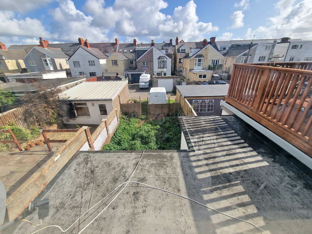 5 bed terraced house for sale in Esplanade Avenue, Porthcawl, Bridgend. CF36, £260,000
