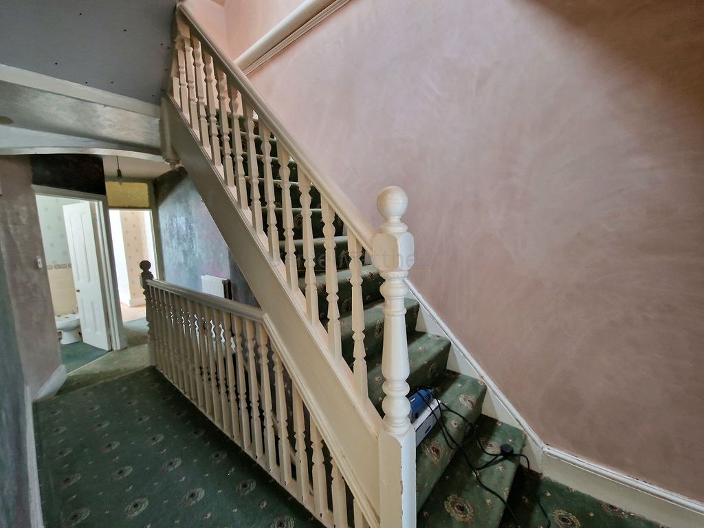 5 bed terraced house for sale in Esplanade Avenue, Porthcawl, Bridgend. CF36, £260,000