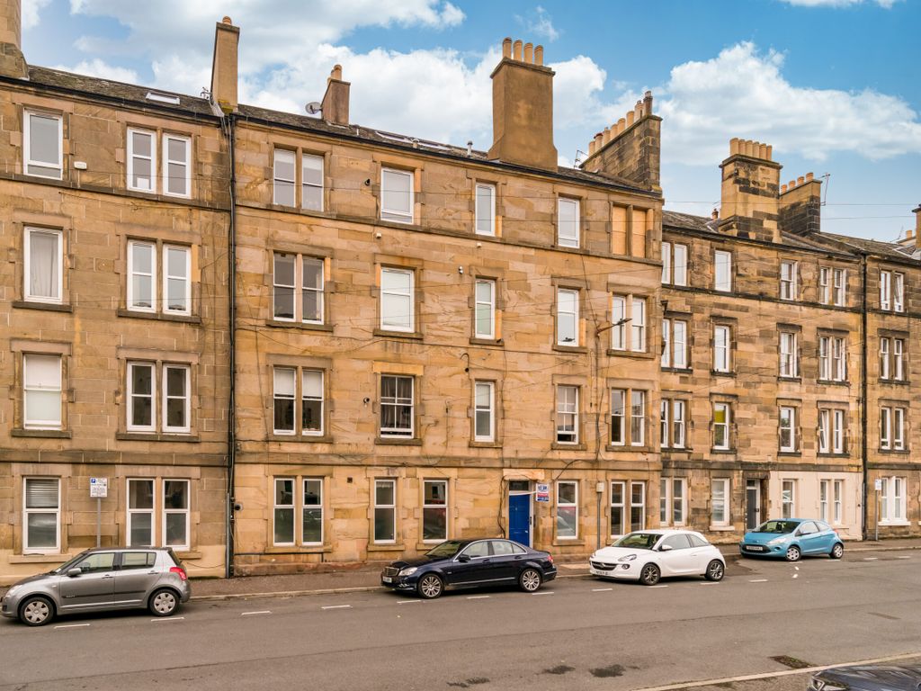 2 bed flat for sale in 8/9 Waverley Park, Abbeyhill EH8, £200,000