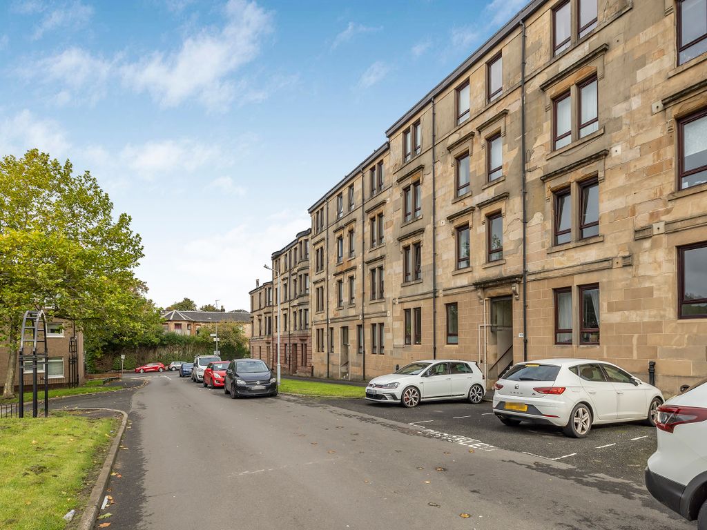 2 bed flat for sale in Cardross Street, Dennistoun, Glasgow G31, £115,000