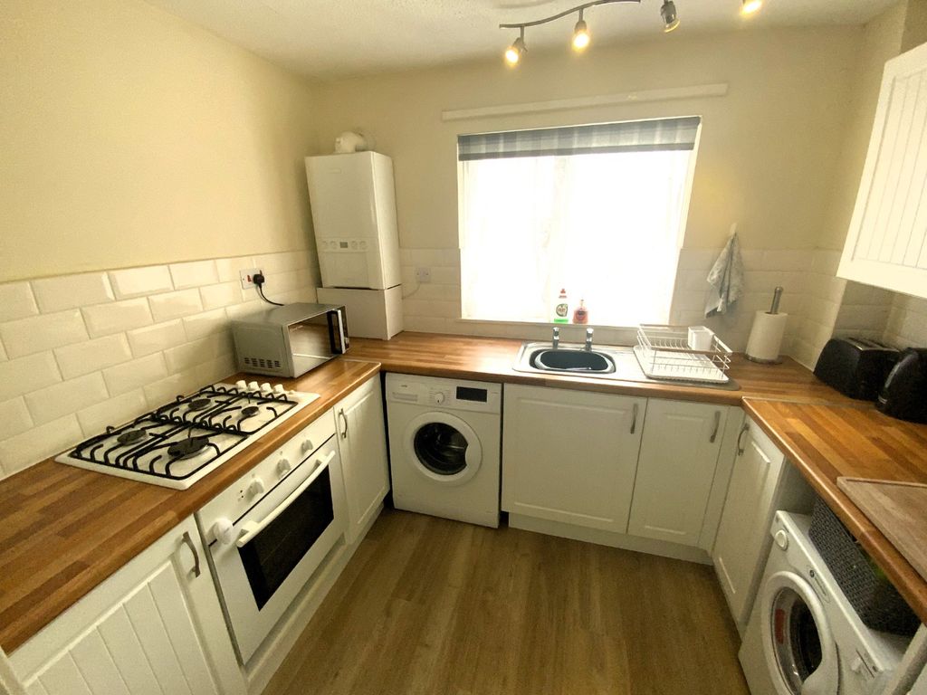 1 bed flat for sale in Downlands Court, Browning Road, Luton, Bedfordshire LU4, £160,000