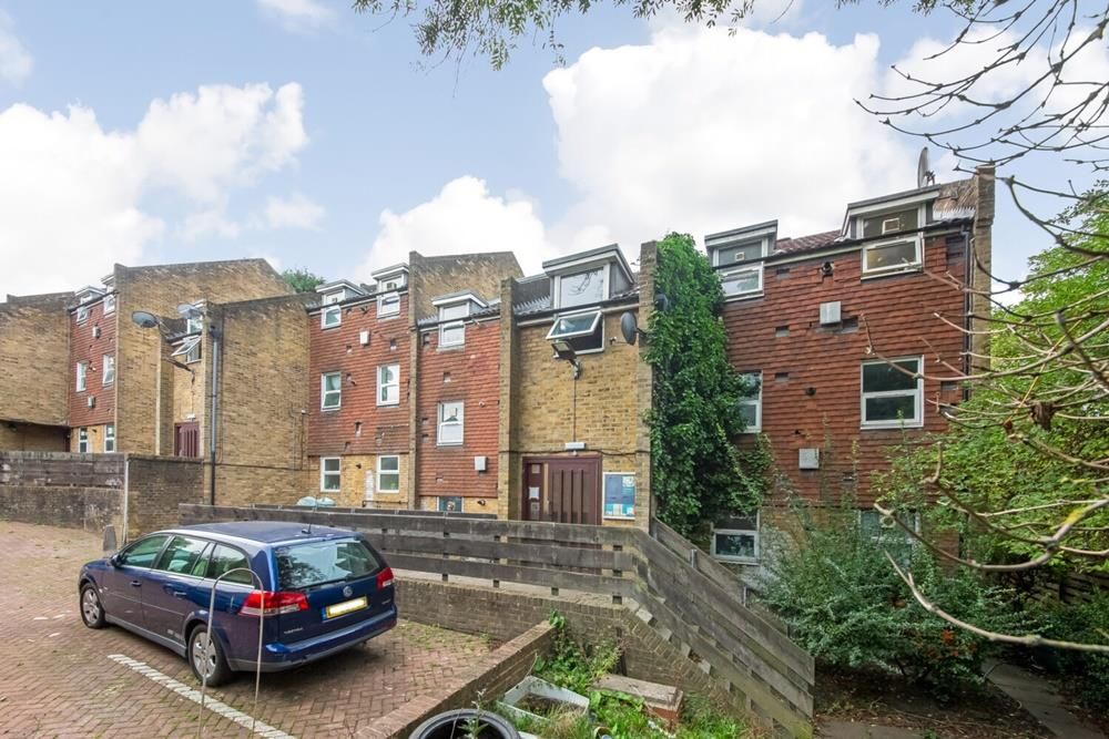 1 bed flat for sale in Brabourne Close, Crystal Palace, London SE19, £250,000