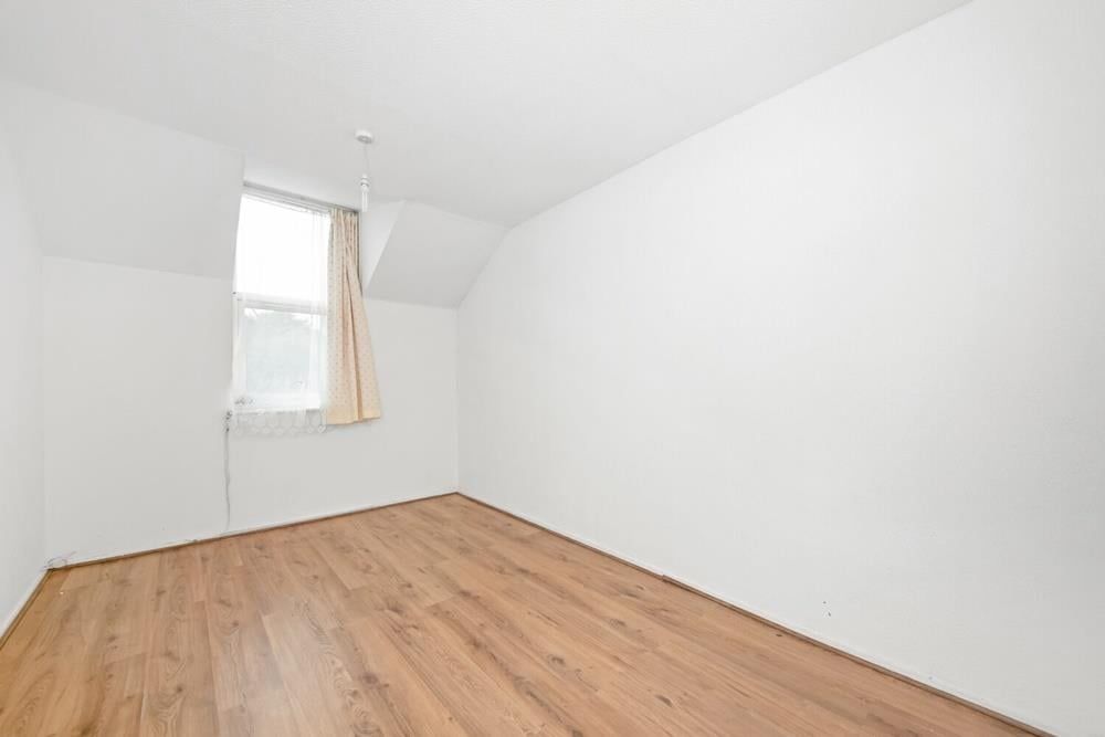 1 bed flat for sale in Brabourne Close, Crystal Palace, London SE19, £250,000