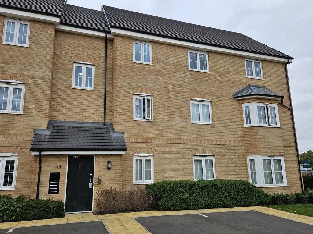 2 bed flat for sale in Victoria Grove, Flitwick MK45, £225,000