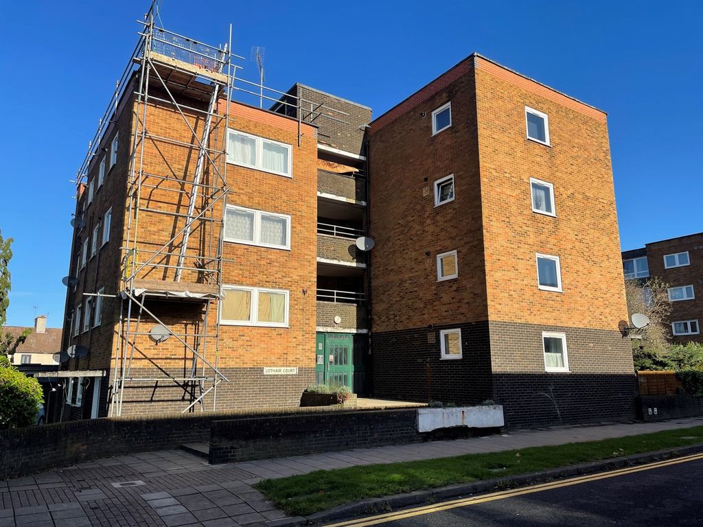 1 bed flat for sale in The Common, Hatfield AL10, £190,000