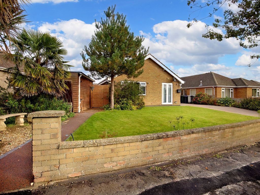 3 bed detached bungalow for sale in Coles Avenue, Alford LN13, £270,000