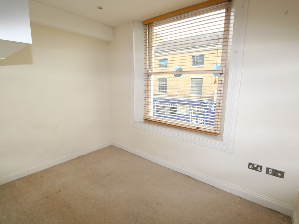 1 bed flat for sale in High Street, Lutterworth LE17, £115,000