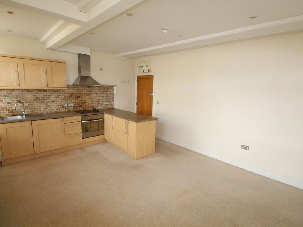 1 bed flat for sale in High Street, Lutterworth LE17, £115,000