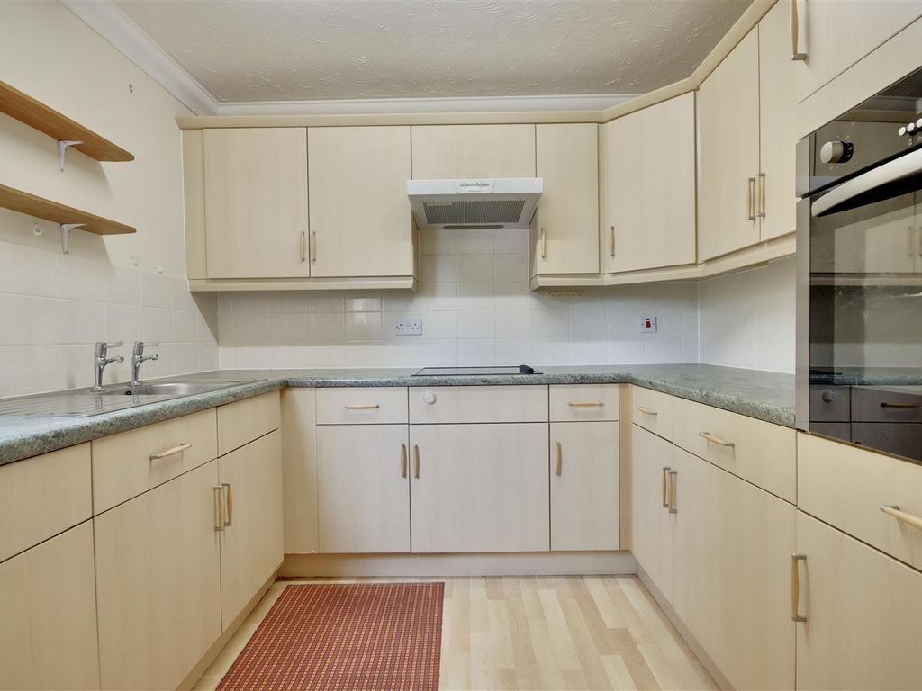 1 bed flat for sale in Acacia Lodge, Trinity Street, Fareham PO16, £120,000